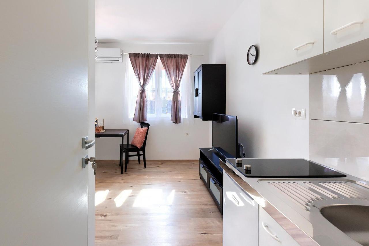 Monte Zaro Hostel Póla Kültér fotó