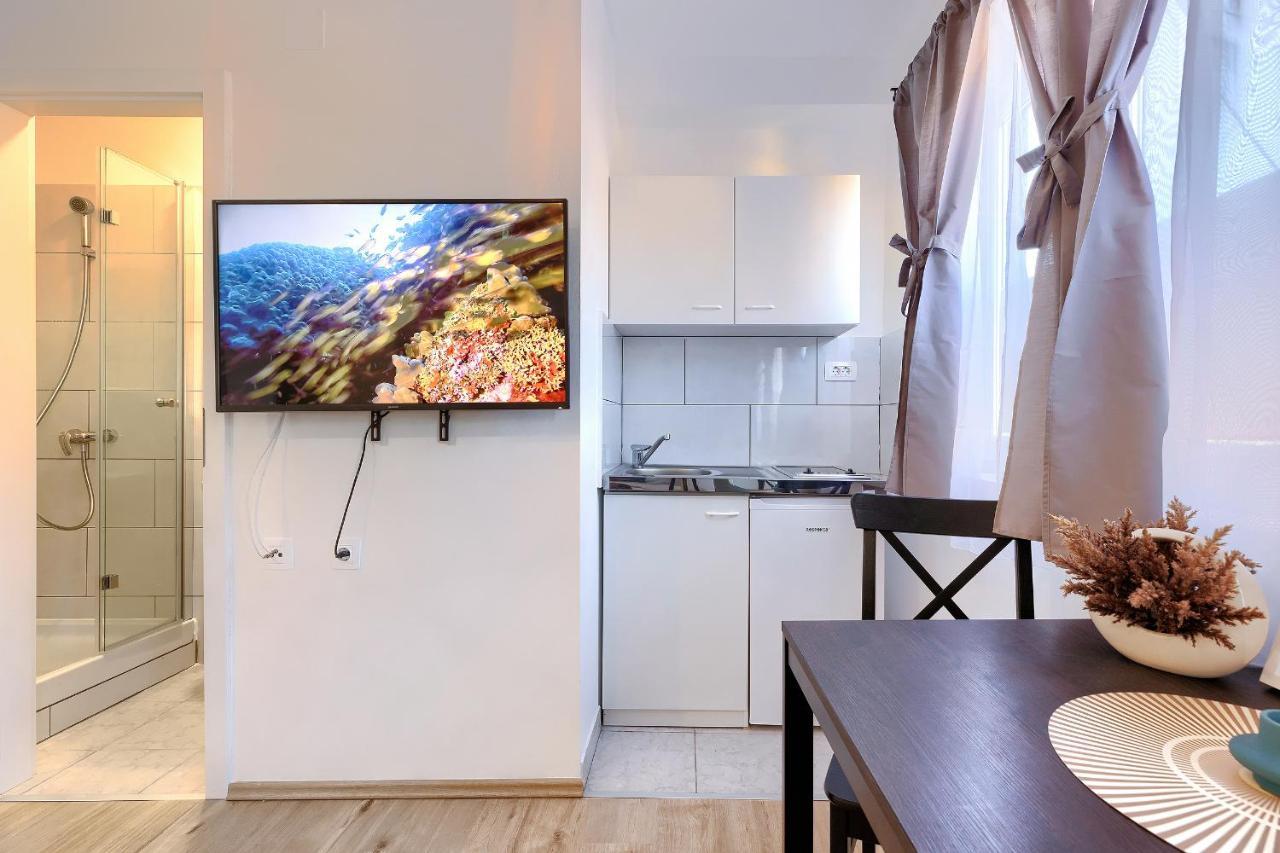 Monte Zaro Hostel Póla Kültér fotó